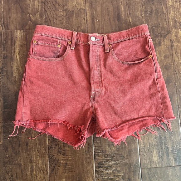 Levi's Women's Red Jean Shorts size 31 - Picture 1 of 9